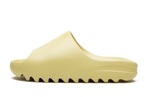 Yeezy Slide "desert Sand"