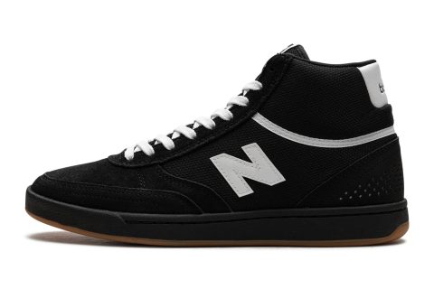 Numeric 440 "black White Gum"