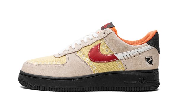 Nike Air Force 1 Low "somos Familia"