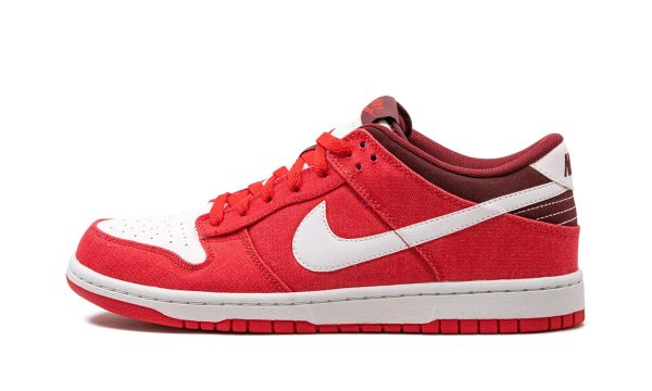 Nike Dunk Low "hyper Red"