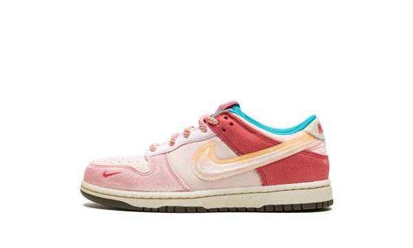 Nike Kids Dunk Low "strawberry Free Lunch"