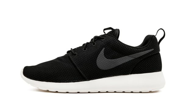 Nike Roshe One Black / White